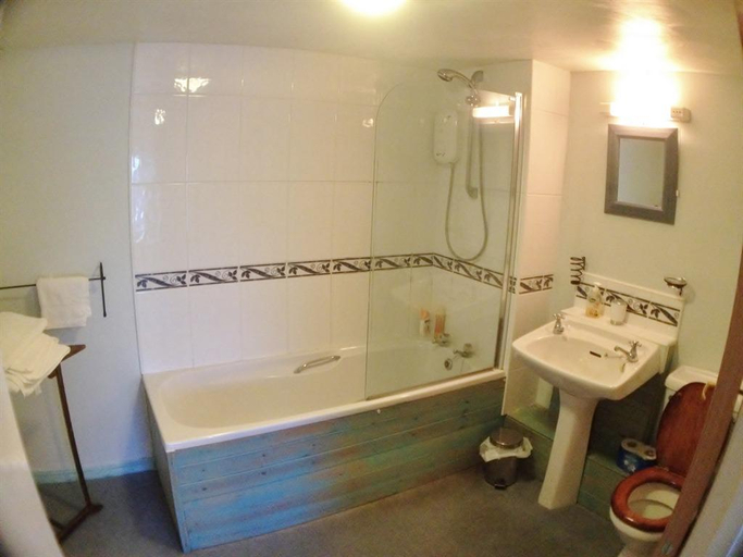 Bathroom 2, The Craw Inn, Scottish Borders