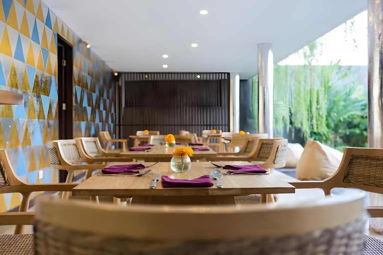 Food & Drinks 5, Beautiful deluxe with Garden View #P5, Gianyar