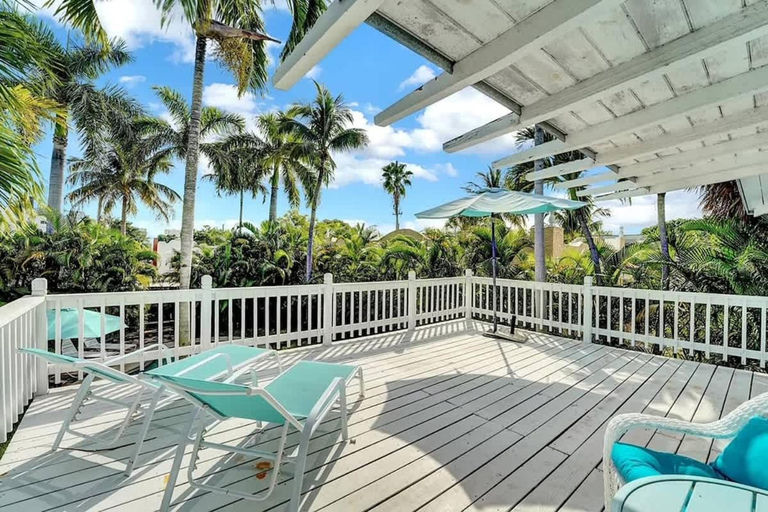 Others 3, The Blue Pearl - Soak Up Views from a Scenic Poolside Upper Deck, Palm Beach