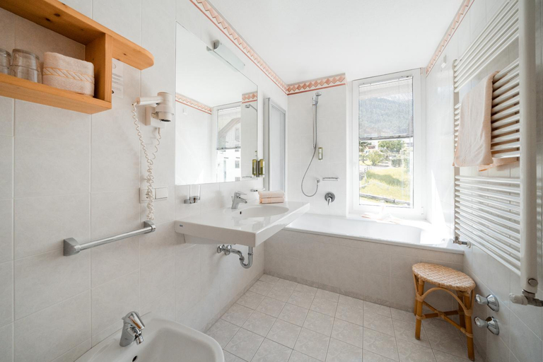 Bathroom 3, Hotel Pütia, Bolzano
