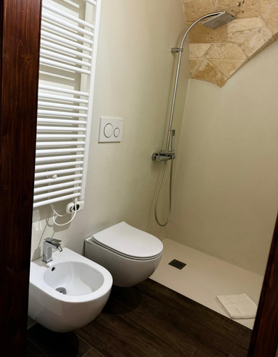 Bathroom 5, Classe 51, Bari