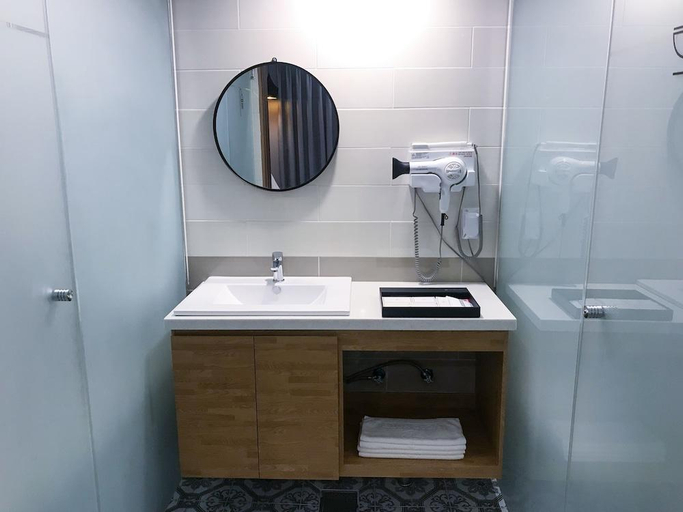 Bathroom 3, Iu Motel Changwon, Masan