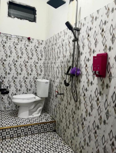 Bathroom 2, Bajo Komodo Homestay, West Manggarai