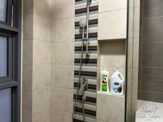 Bathroom 3, Ruhmah Suites Bukit Bintang - Infinity Pool & Rooftop Jacuzzi with KL Views, Kuala Lumpur