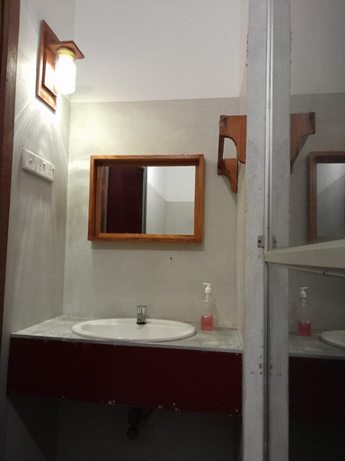 Bathroom, Whisky Point Hotel Meera, Pothuvil