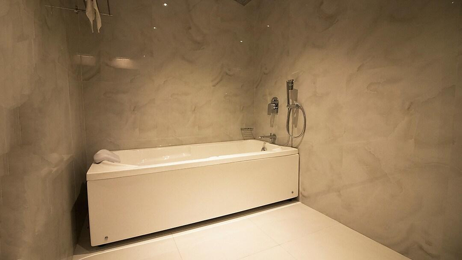 Bathroom 3, Hotel Hilltrip Bankura, Bankura