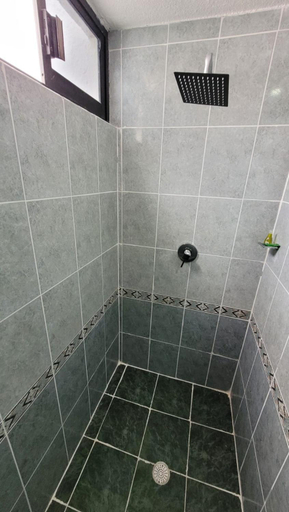 Bathroom 5, Real La Viga Motel, Mexico City
