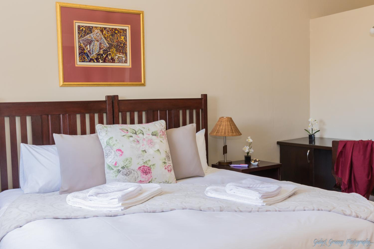 Bedroom 2, Ou Skool Guesthouse, Siyanda
