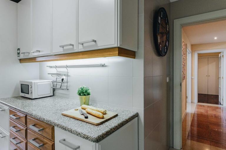 Others 5, Spacious 1BR with Parking in Quiet Area, Vila Nova de Gaia