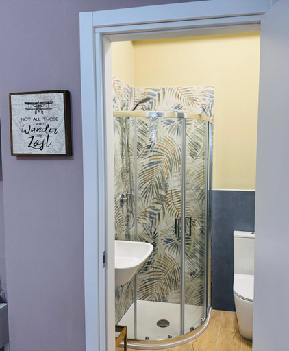 Bathroom 2, The Galaxy House, Pisa
