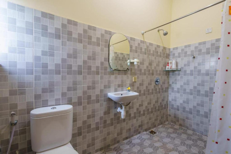 Bathroom 4, Whiterose Guesthouse, Lombok