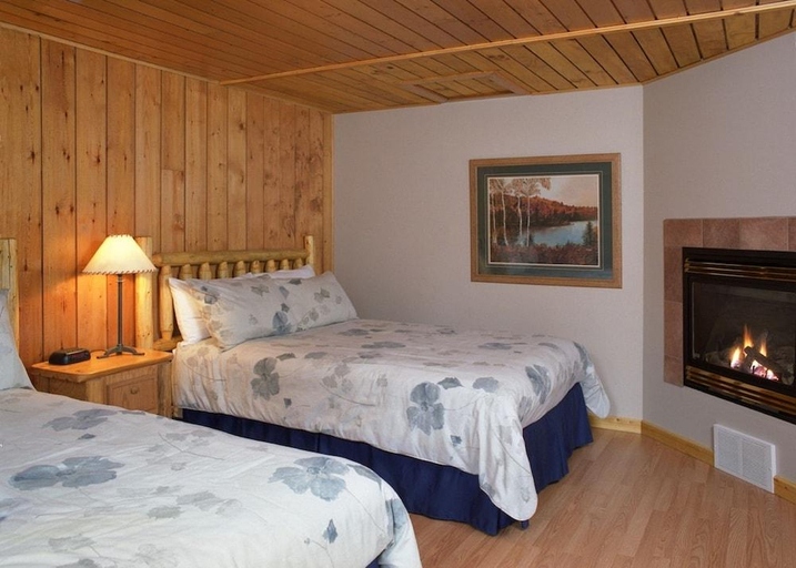 Bedroom 3, Overlander Mountain Lodge, Division No. 14