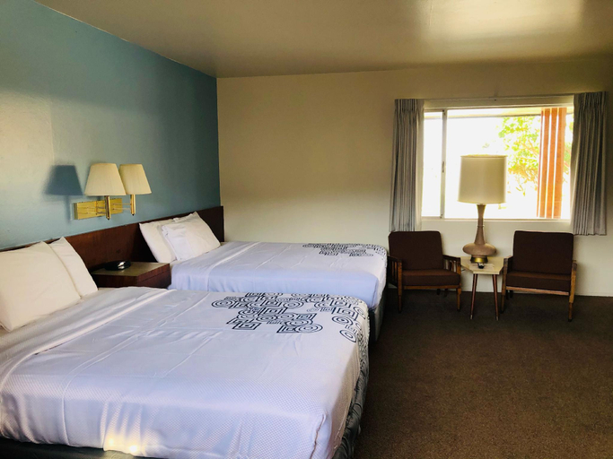 Bedroom 3, Curly Redwood Lodge, Del Norte