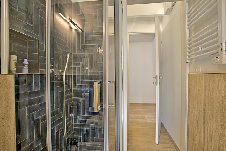 Bathroom 2, Tintoretto Apartments, Lucca