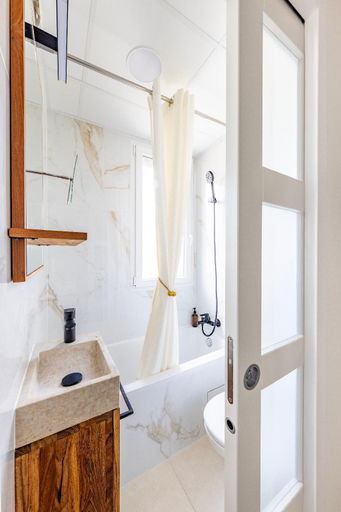 Bathroom 3, Residence Courcelle, Hauts-de-Seine