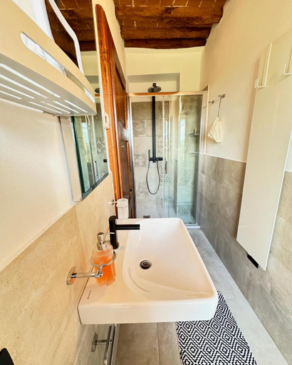 Bathroom 2, Truffle N Bed, Siena