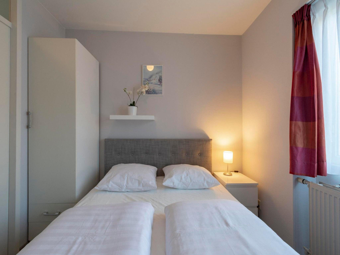 Bedroom 2, Apartment in Callantsoog near the Beach, Zijpe