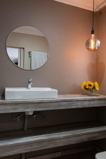 Bathroom, La Tranquil, Sedibeng