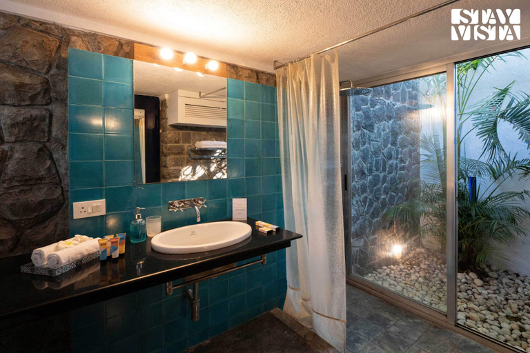 Bathroom 4, StayVista at The Courtyard, Raigarh
