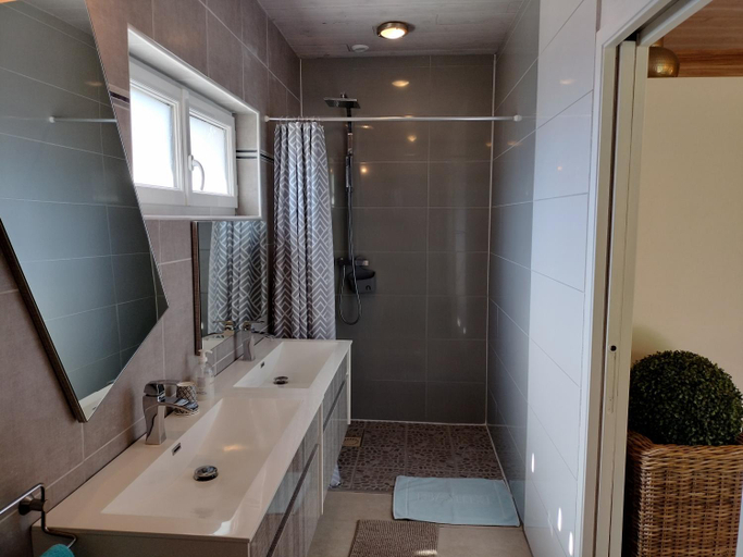 Bathroom 5, Le Clos des pommiers, Calvados