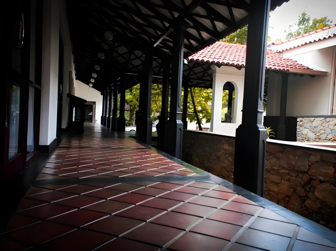 Others 2, Sapthapadhi Hotel, Kuruvita