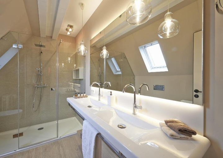 Bathroom 2, Gut Hermannsberg, Gastehaus, Bad Kreuznach