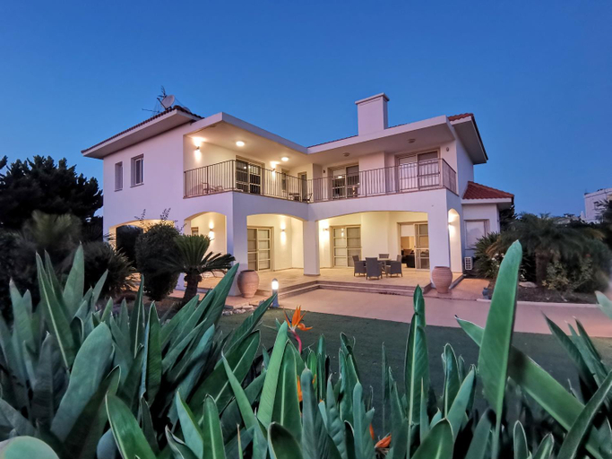 4, Orchard Blossom Private Villa with Pool
