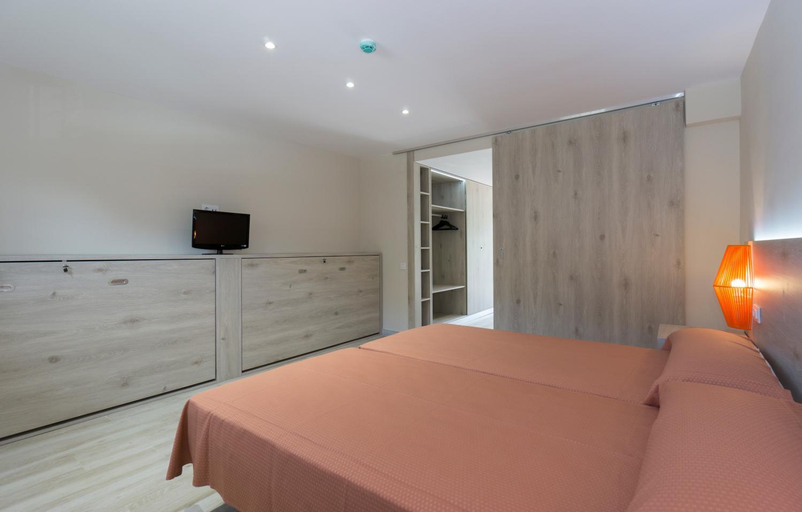 Bedroom 3, Medplaya Aparthotel Sant Eloi, Girona