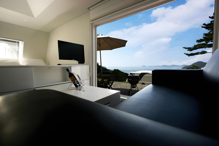 4, Geoje Tropical Dream Spa Caravan, Geoje