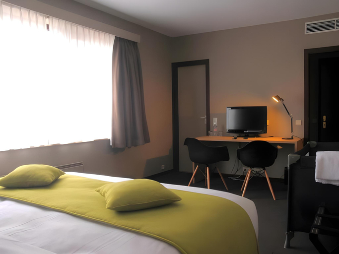 Bedroom 3, 9 Hotel Chelton, Bruxelles