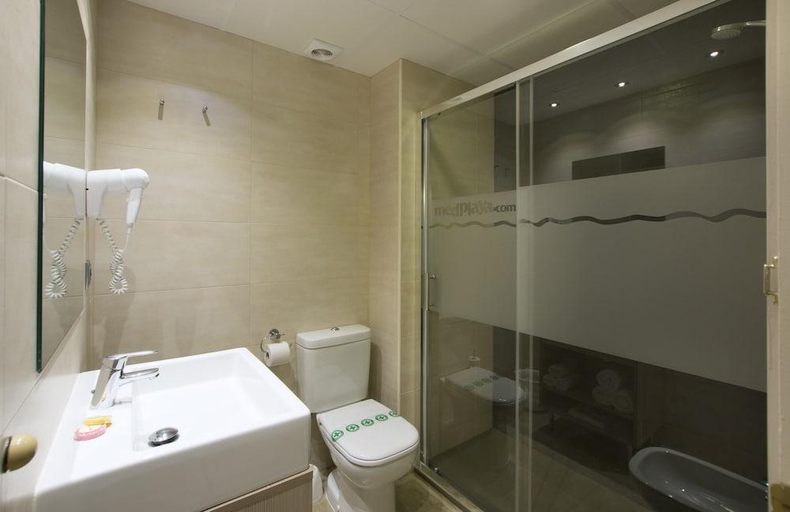 Bathroom 3, Med Playa Aparthotel Esmeraldas, Girona