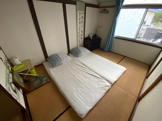 Bedroom 2, Shanshui House, Takashima