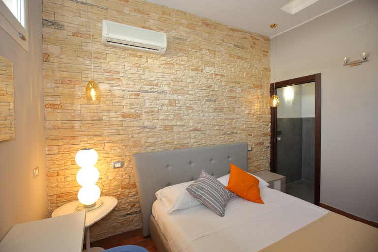 Bedroom, Charme Rooms, Syracuse