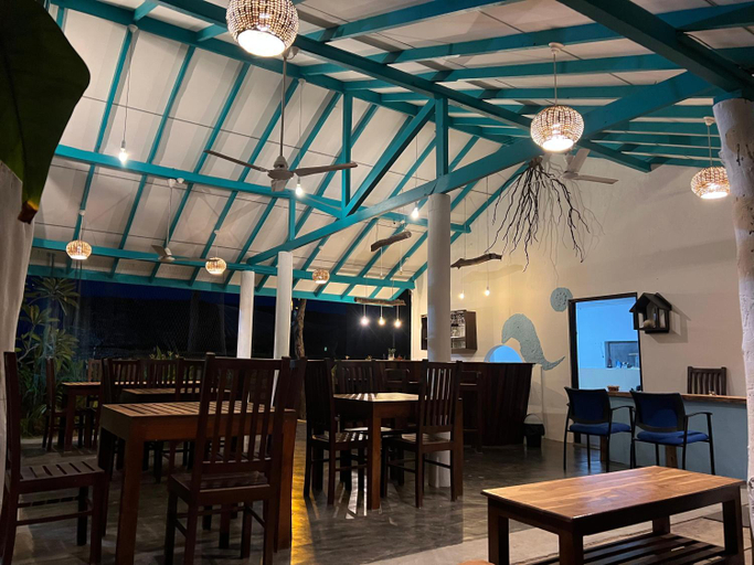 Food & Drinks 5, Beach View Hotel, Pothuvil