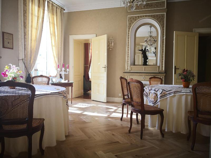 Public Area 3, Château senailhac, Gironde