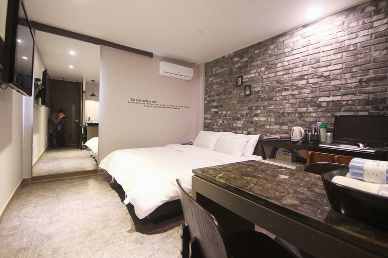 Bedroom 3, Paradise Hotel, Gunsan