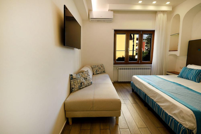 Bedroom 2, Sorrento Rooms, Napoli