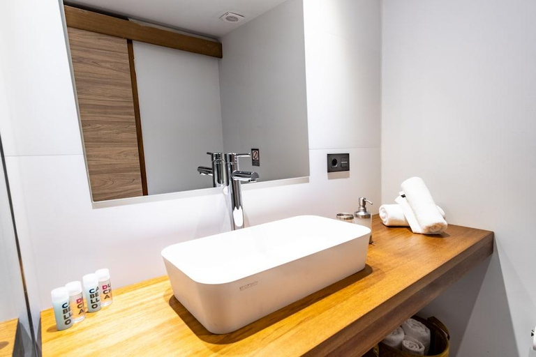 Bathroom 2, Poem Suites by Airnest, Las Palmas