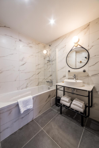 Bathroom 4, Best Western Le Relais Du Vigneron, Marne