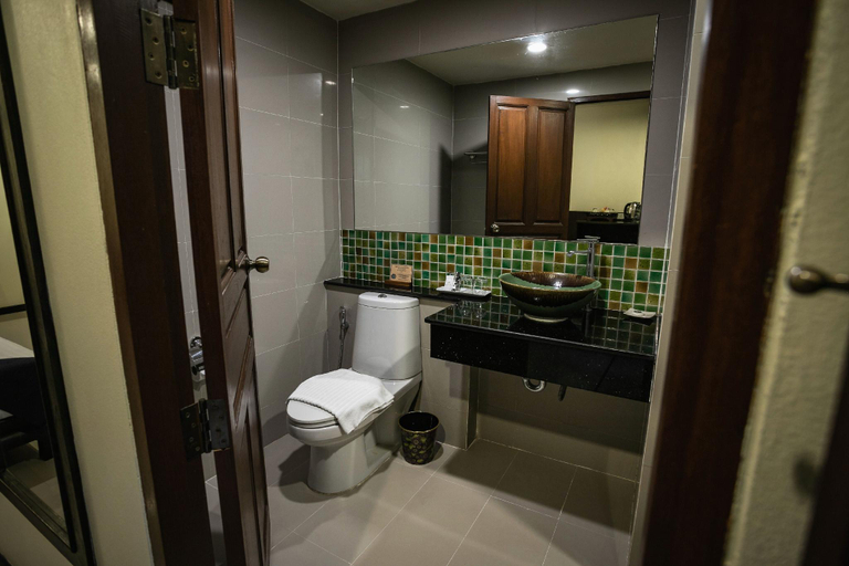 Bathroom 4, Wiangkaew Hotel, K. Phu Pieng