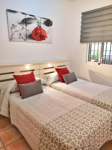 Bedroom 2, Casa Familia Carabeo, Málaga