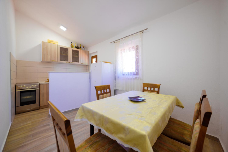 Others 4, Apartmani Popovic