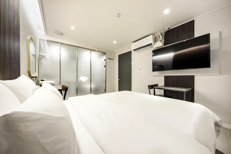 Bedroom 4, M&Lucky Hotel, Jongno