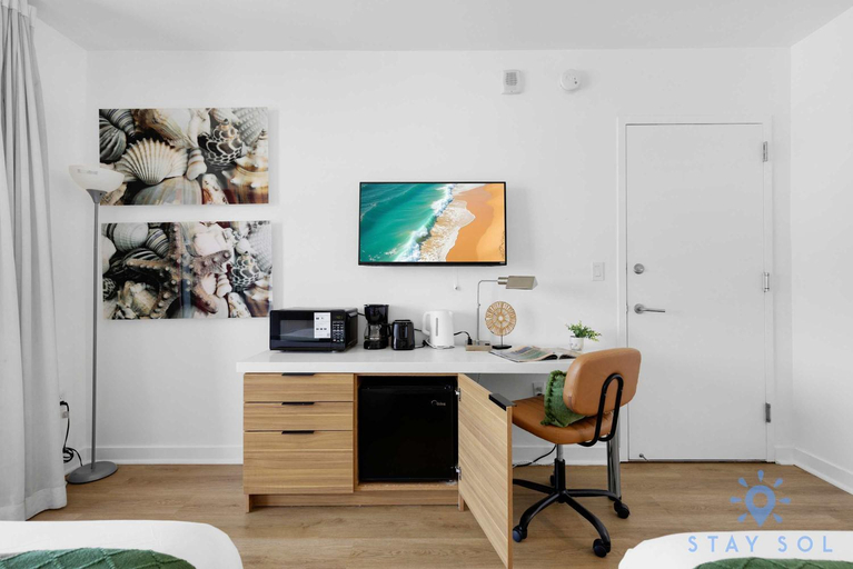 Others 5, Stylish Apartment Near Beach, Broward