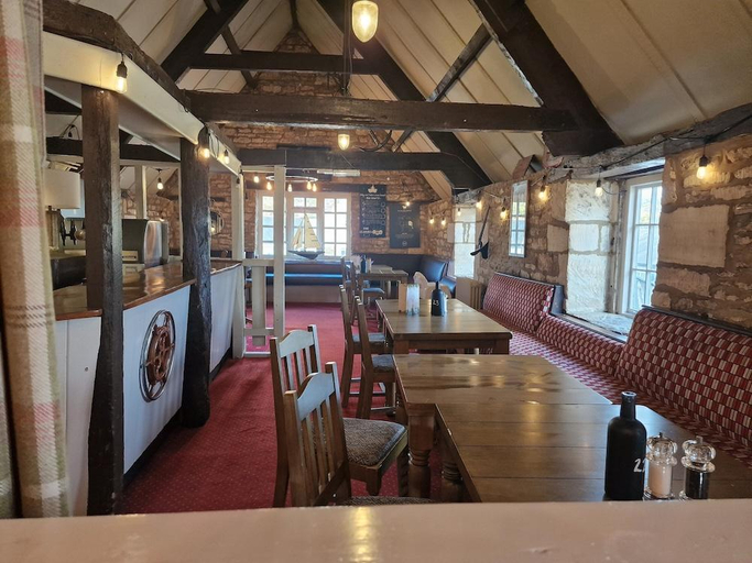 Food & Drinks, The Riverside, Gloucestershire