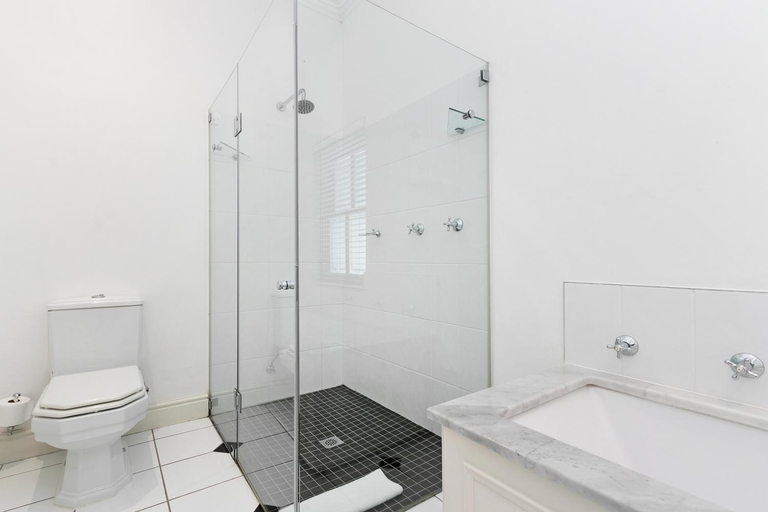 Bathroom 4, Winelands Golf Lodges 12, Cape Winelands