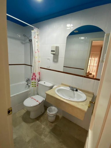 Bathroom 2, Hostal Montys, Málaga