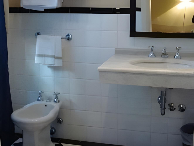 Bathroom 5, Residenza dei Pucci, Florence