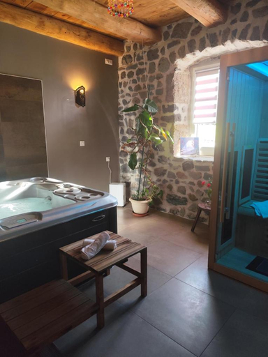 Bathroom 3, Suite romantique privative en pleine nature Au chant de l'eau, Haute-Loire