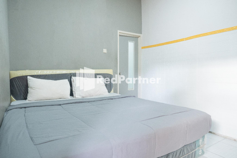 Bedroom, Crown Residence Hotel near Tugu Yogyakarta, Yogyakarta